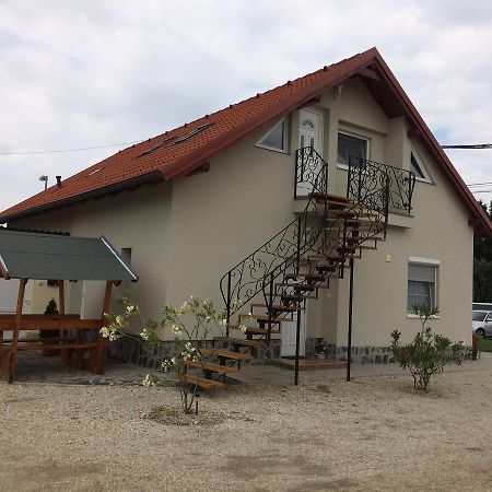 Ferienwohnung Báró Berg Apartman Kapuvár Exterior foto