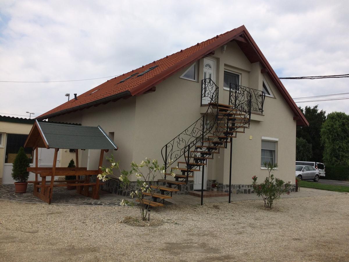 Ferienwohnung Báró Berg Apartman Kapuvár Exterior foto